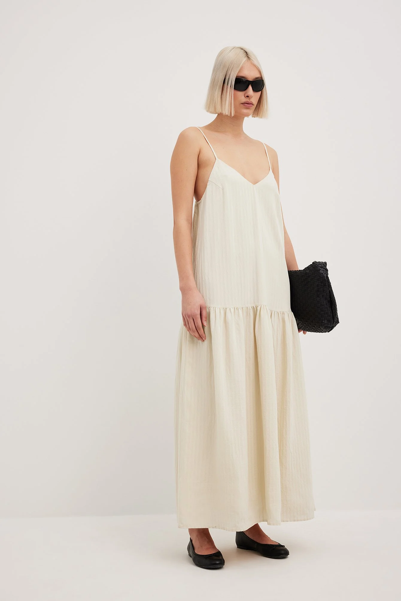 Strukturiertes Midikleid mit V-Ausschnitt
