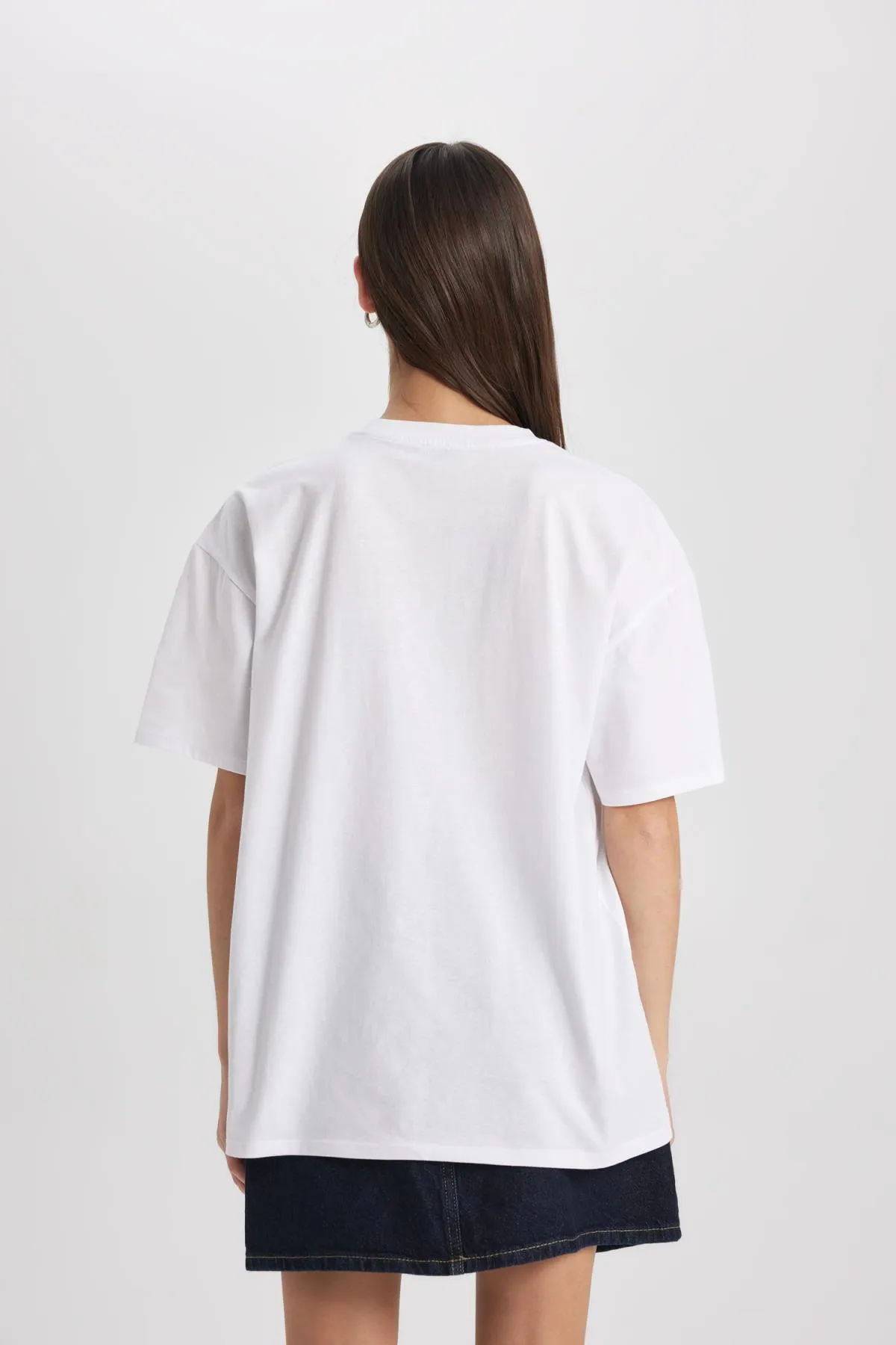 DeFacto  Kurzarm-T-Shirt mit Rundhalsausschnitt in Oversize-Passform V4136az24sp