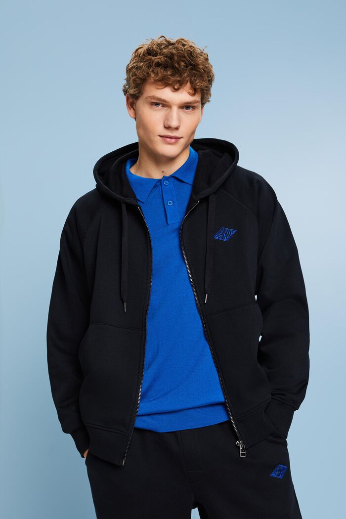 Hoodie mit Logostickerei