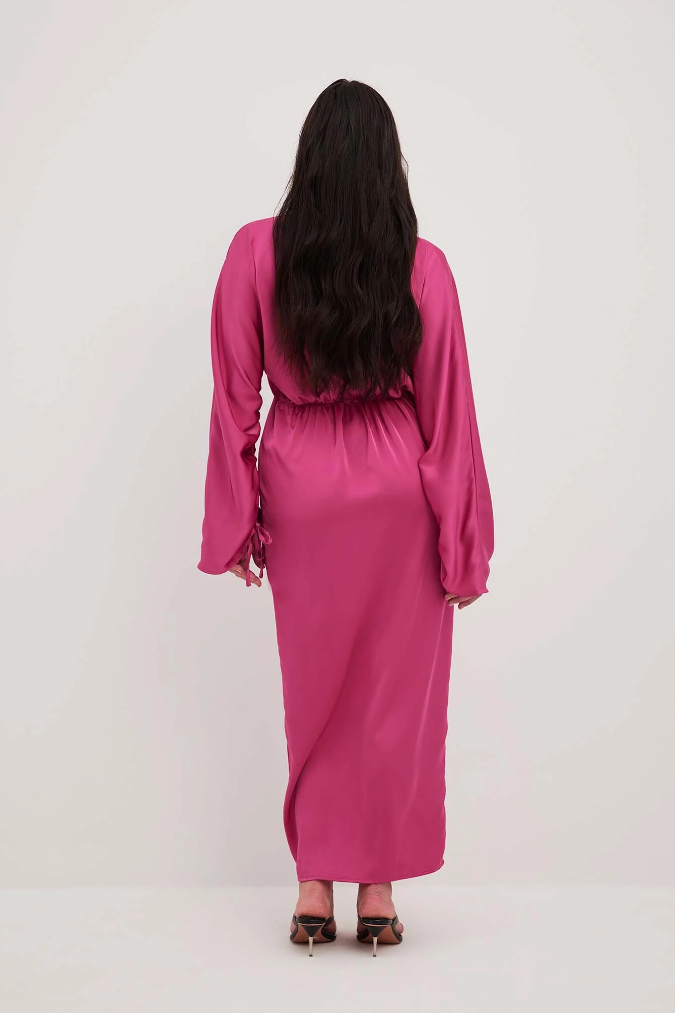 Satin maxikleid mit Overlap