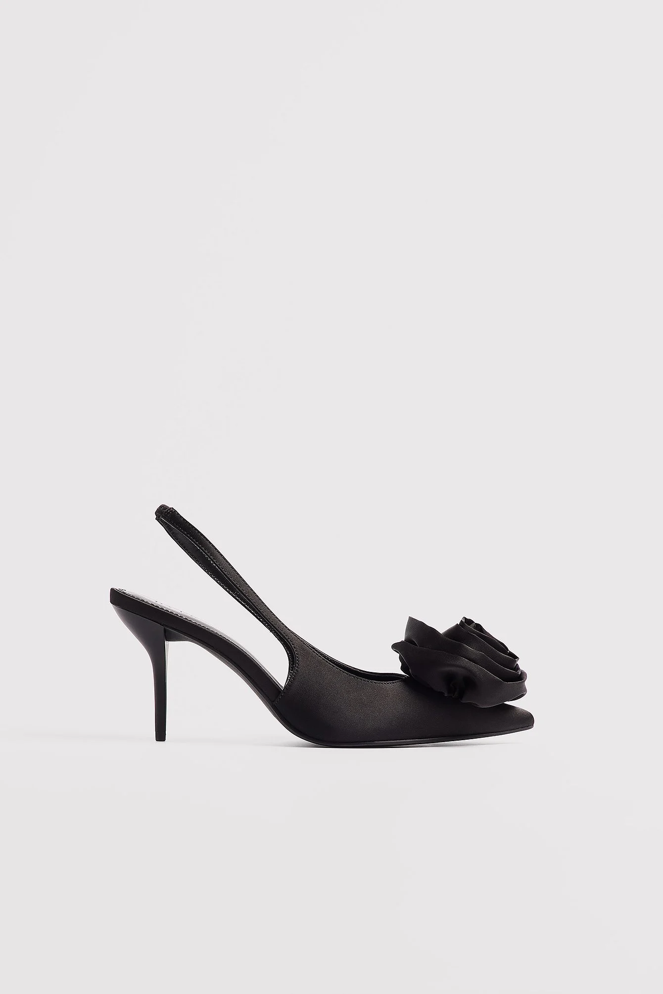 Pumps mit spitzer Zehe und Rosen-Print