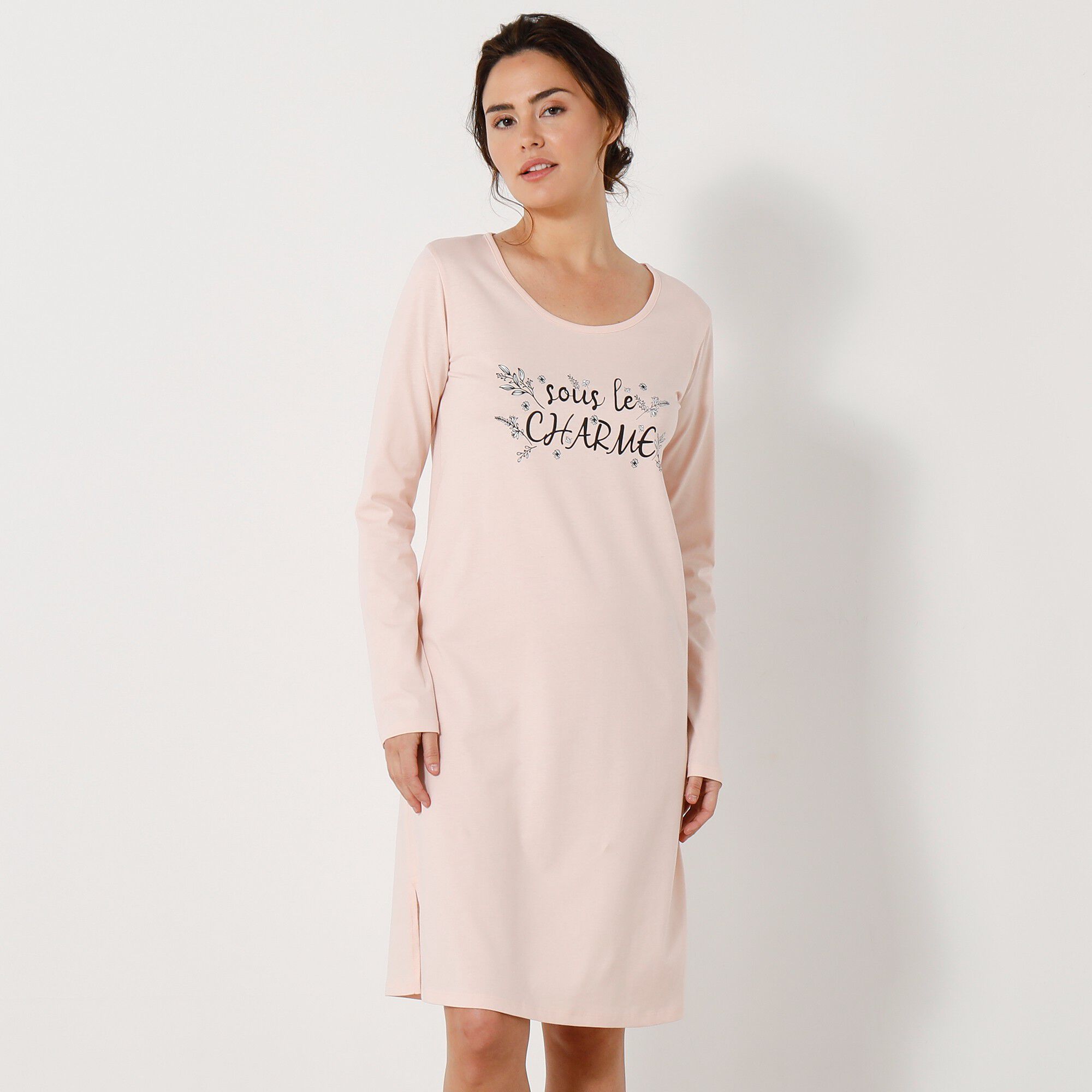 Chemise de nuit courte manches longues motif «sous le charme »