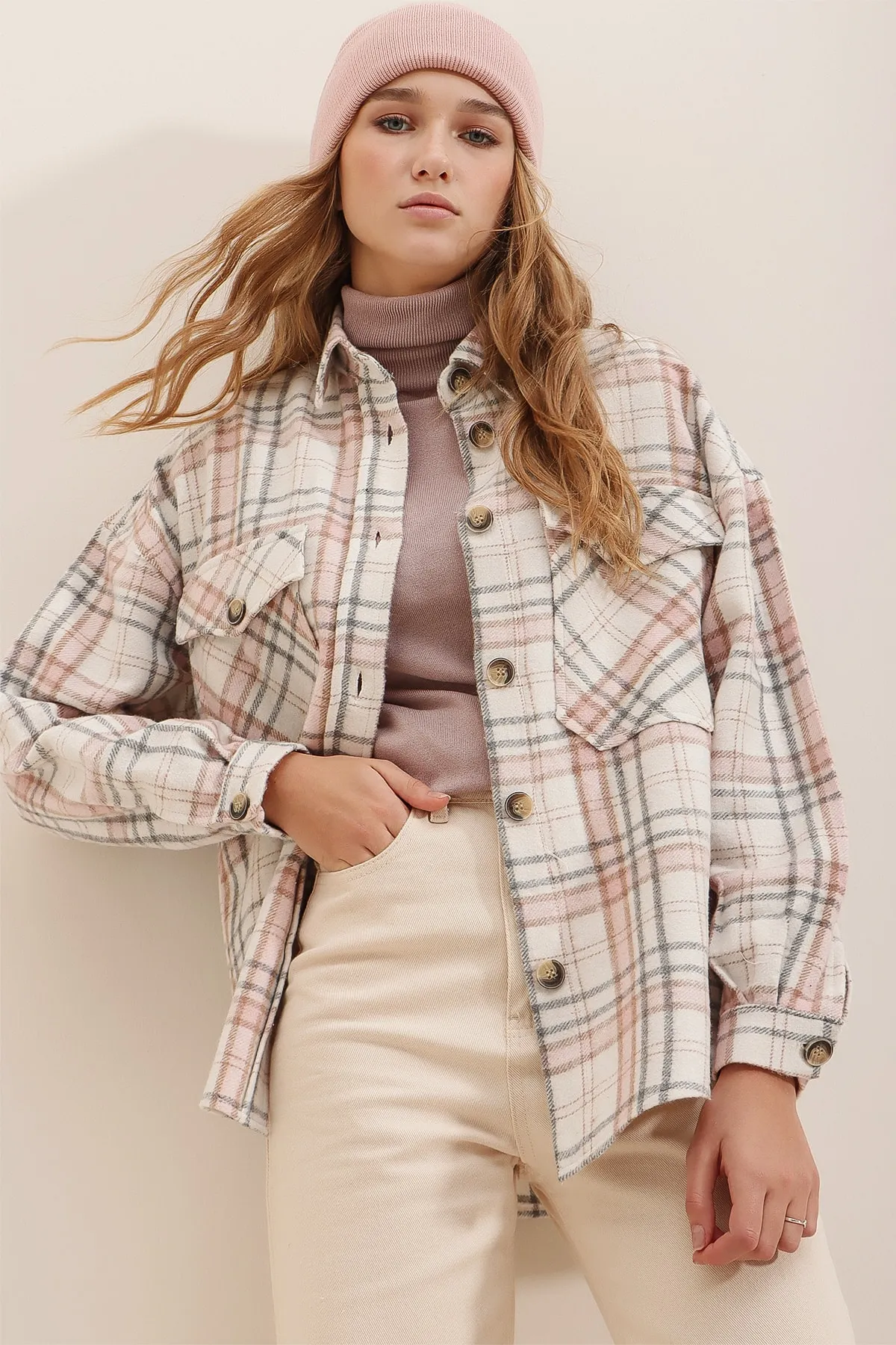 Trend Alaçatı Stili  Damen Ecru Puder Plaid Muster Stempel Baumwolle Übergröße Jacke Hemd ALC-X7142