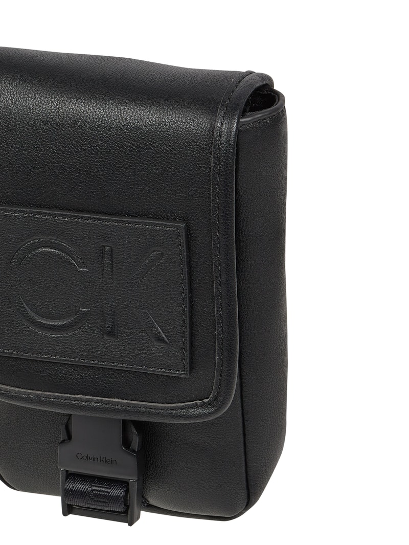 Camera Bag in Leder-Optik in schwarz