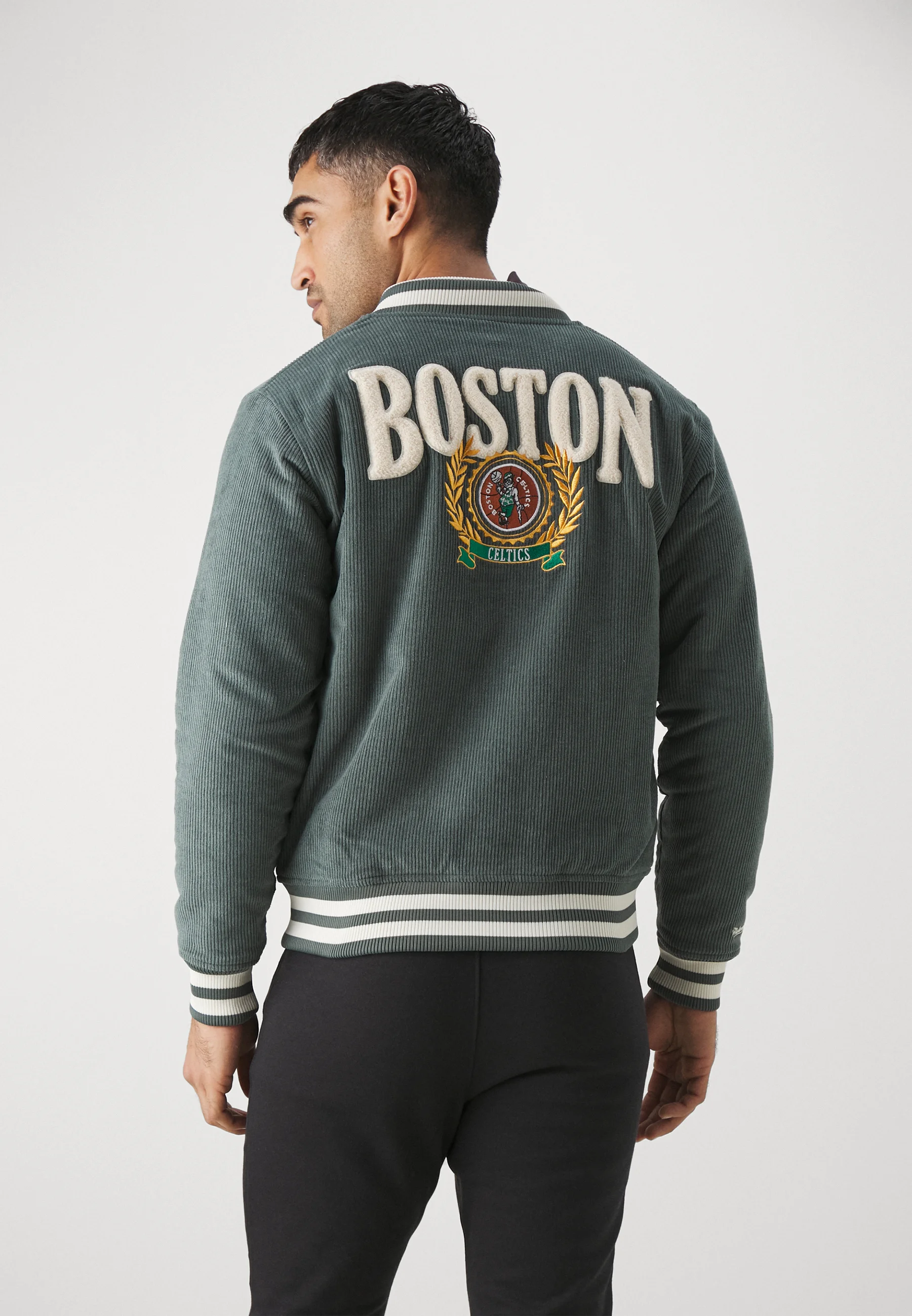 Chaqueta universitaria universitaria de la NBA Mitchell & Ness - Equipo