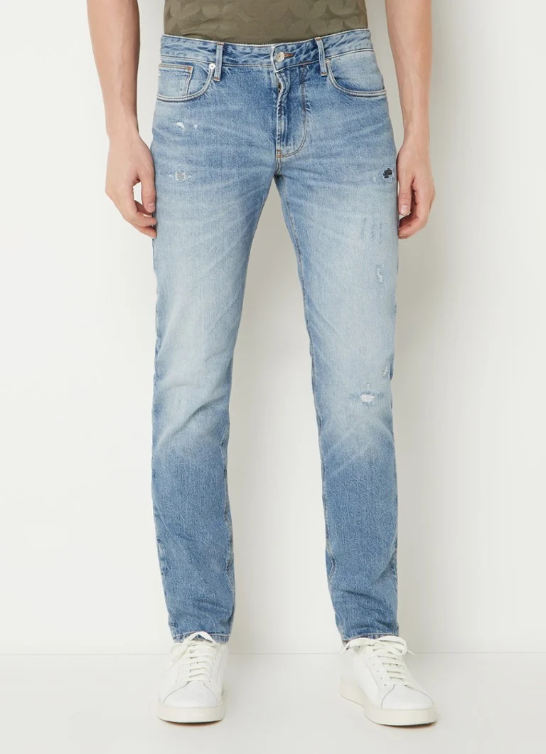 Blugi conici cu talie medie de la Emporio Armani.
