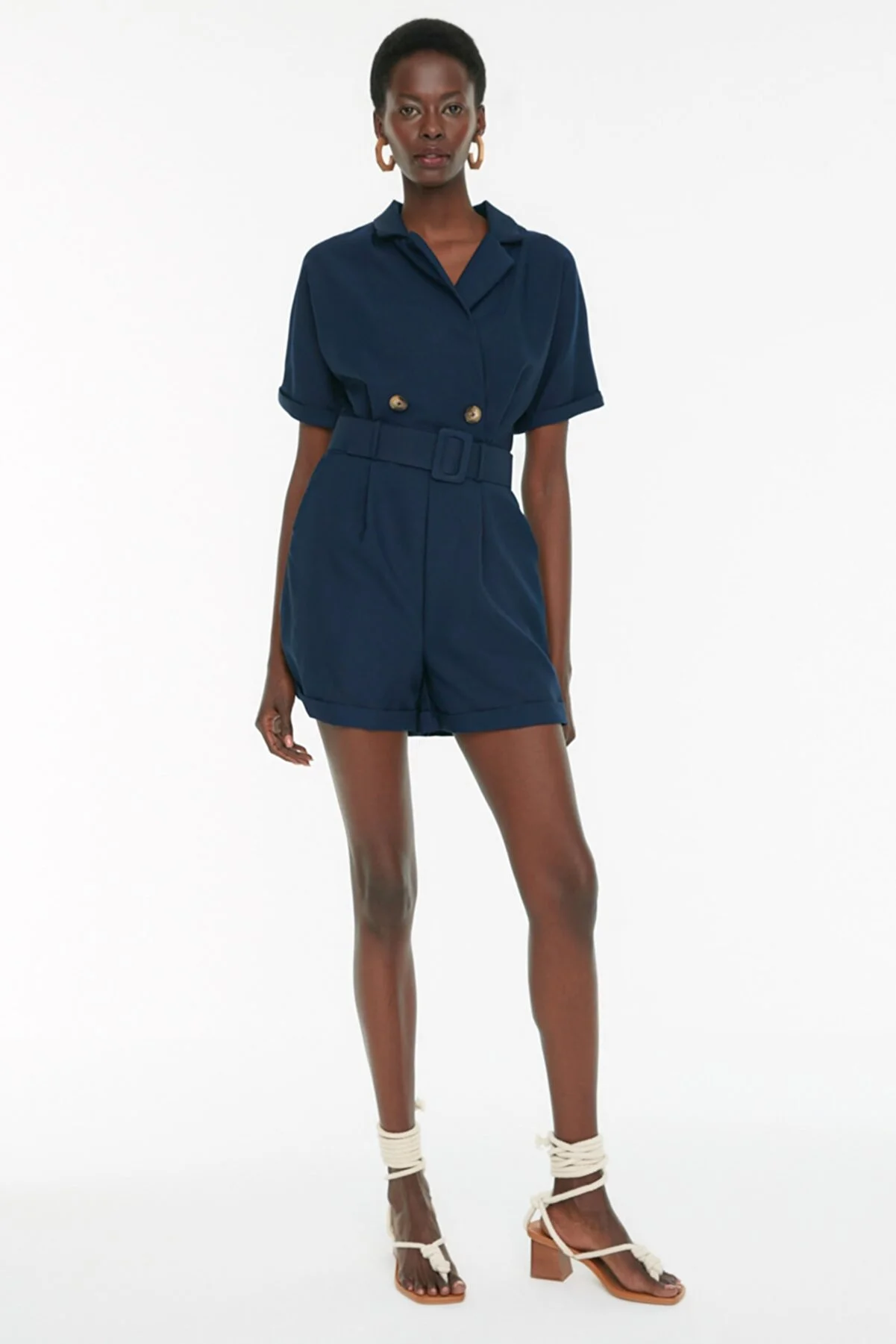 Trendyol Collection  Marineblauer Mini-Weboverall mit Gürtel und Froschkragen TWOSS19WX0112