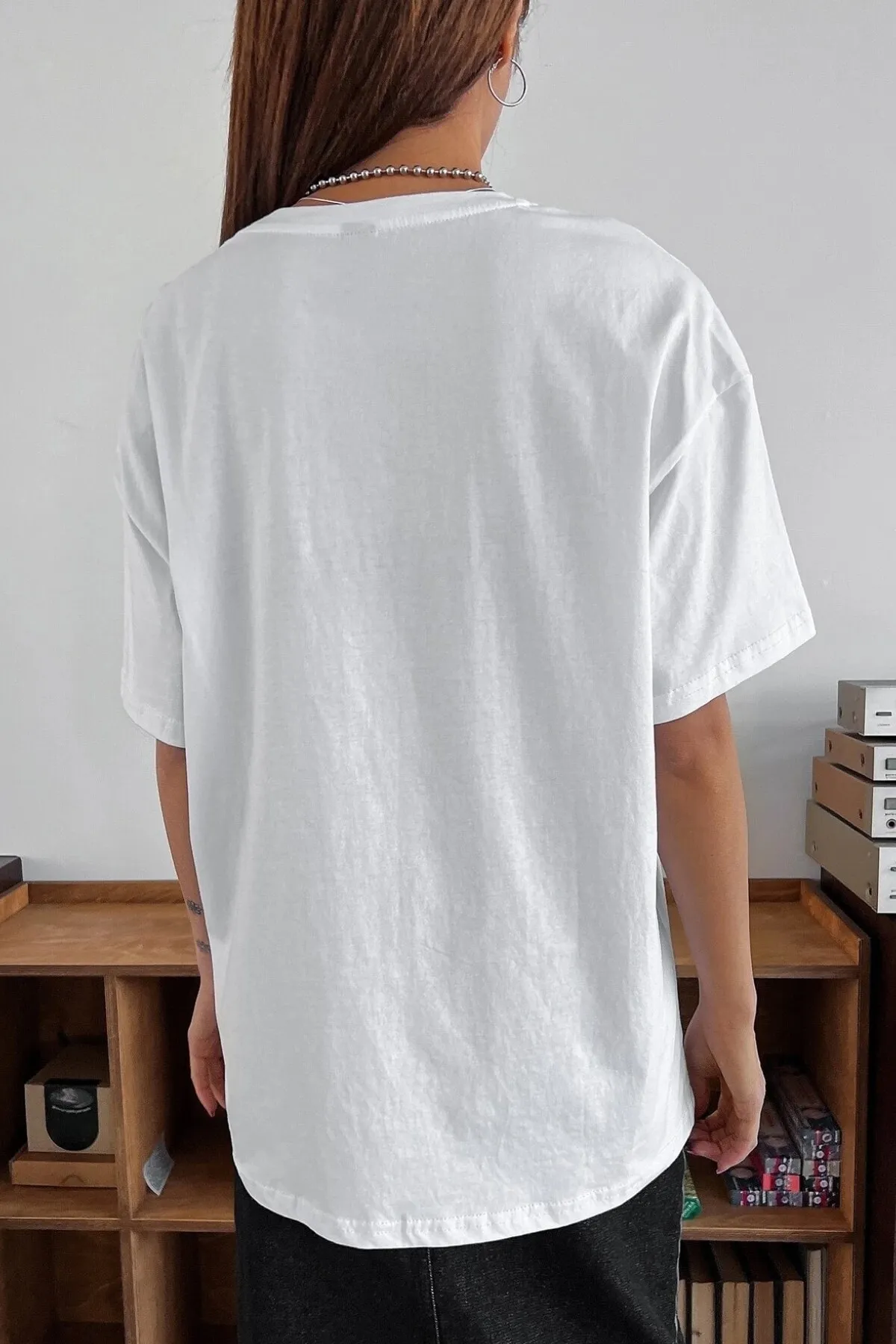 MODAGEN  Weißes Unisex-T-Shirt in Übergröße mit Vintage-Print