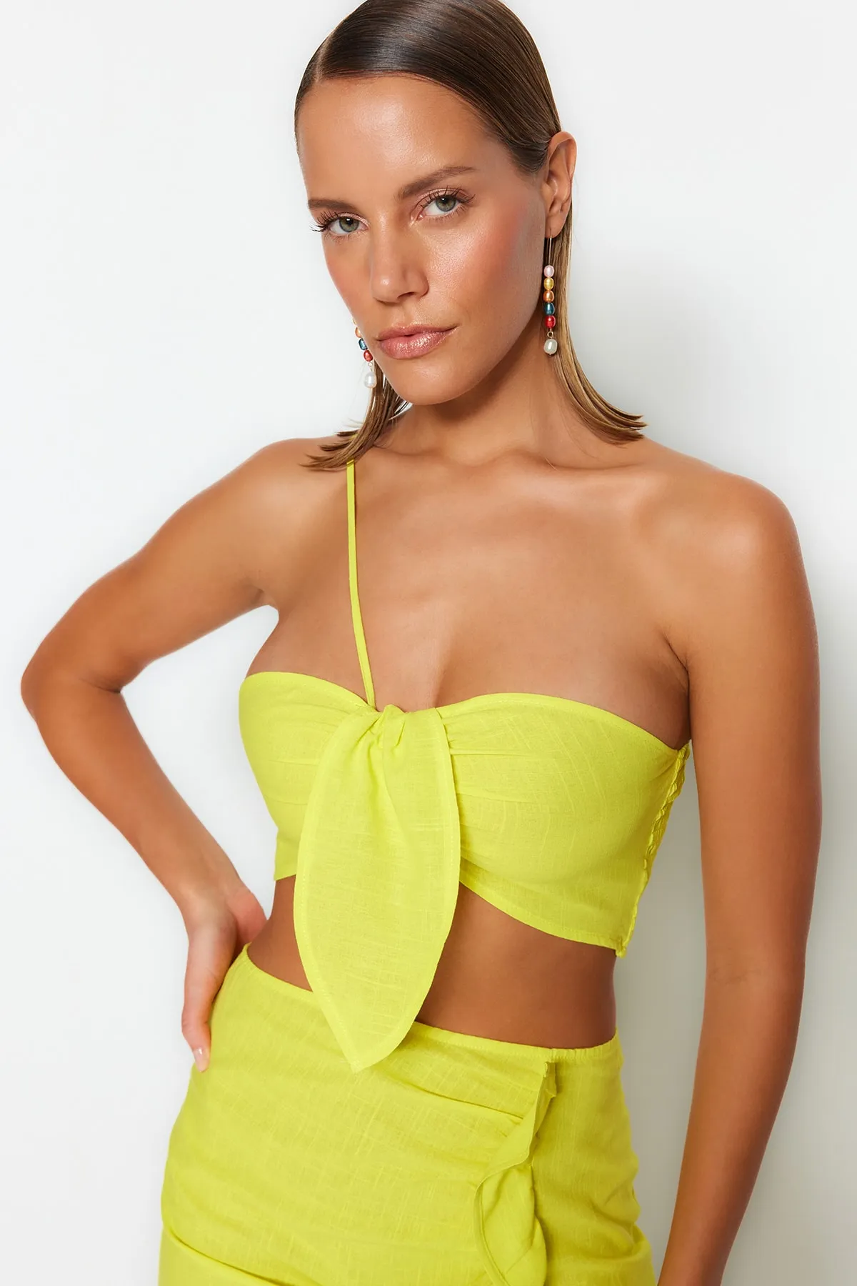 Trendyol Collection  Ölgrüner, gewebter, geraffter Einschulter-Blusenrock aus 100 % Baumwolle TBESS23AU00074