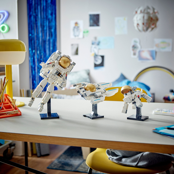 Creator Astronaut im Weltraum 31152