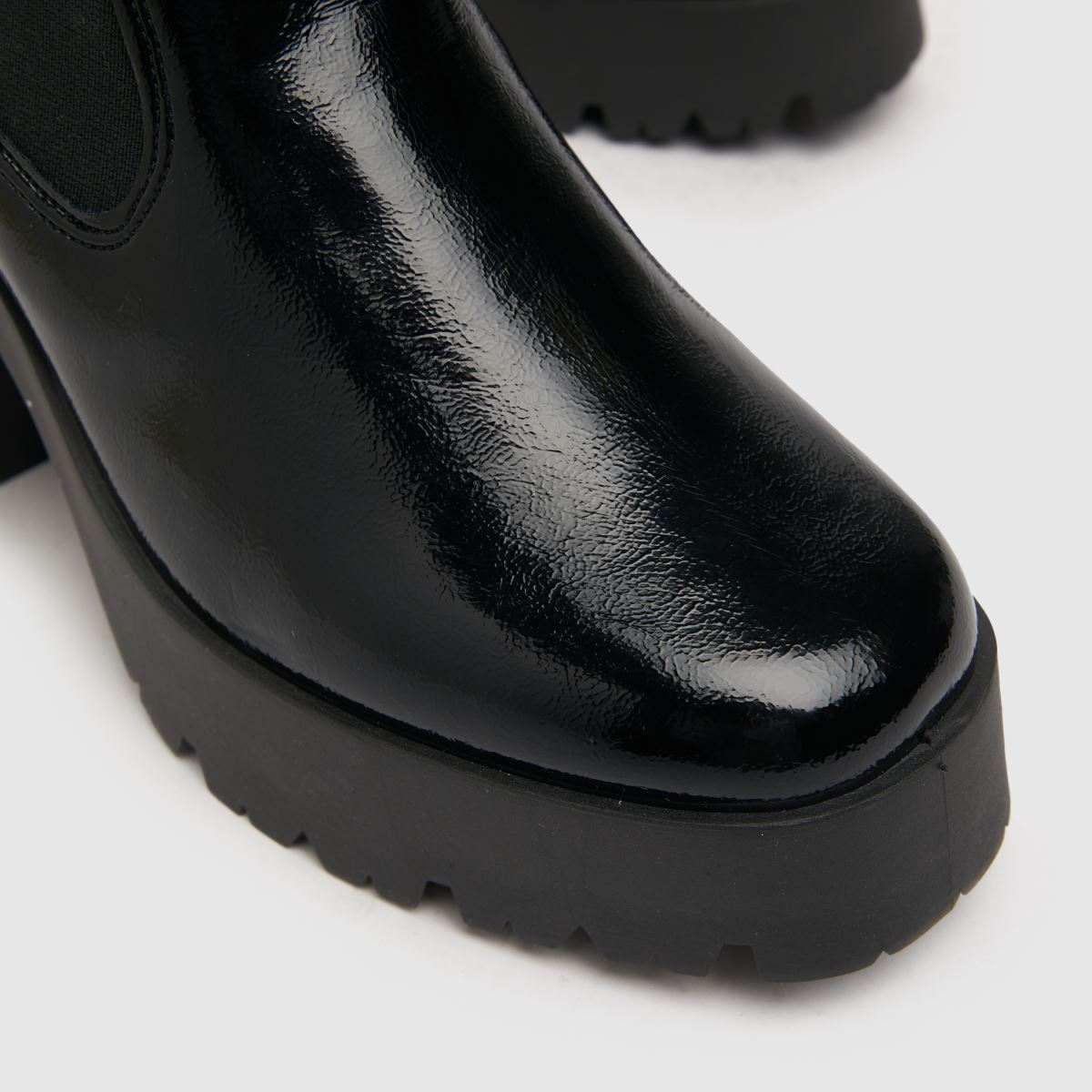 Schuh Anna lakk platformos chelsea csizma fekete színben