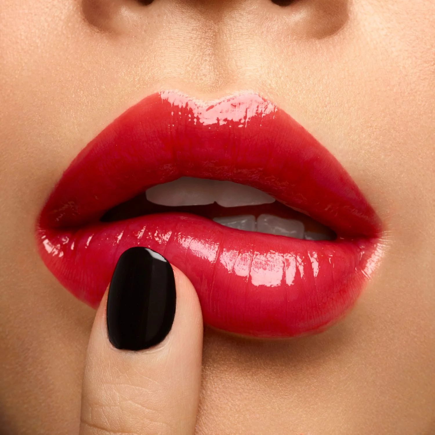 Lips Rouge Volupté Shine - sijoča šminka