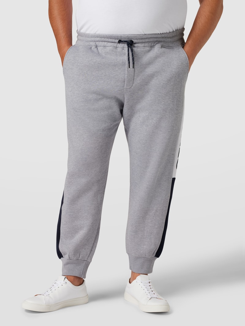 PLUS SIZE Sweatpants mit Label-Details Modell 'Will' in hellgrau meliert