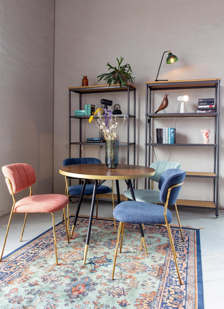 Scaun de sufragerie Parton de Livingstone Design, bază aurie.
