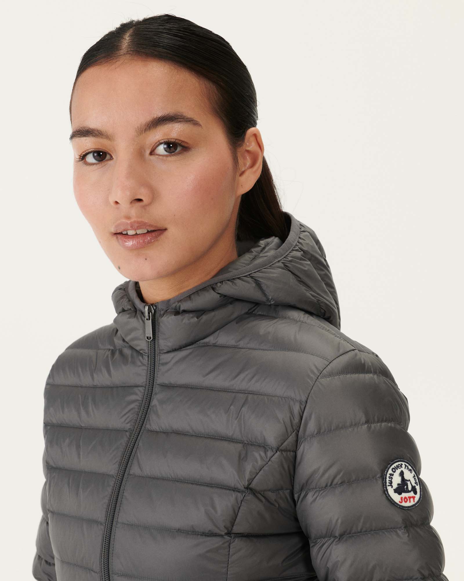 Doudoune légère à capuche Anthracite Cloe