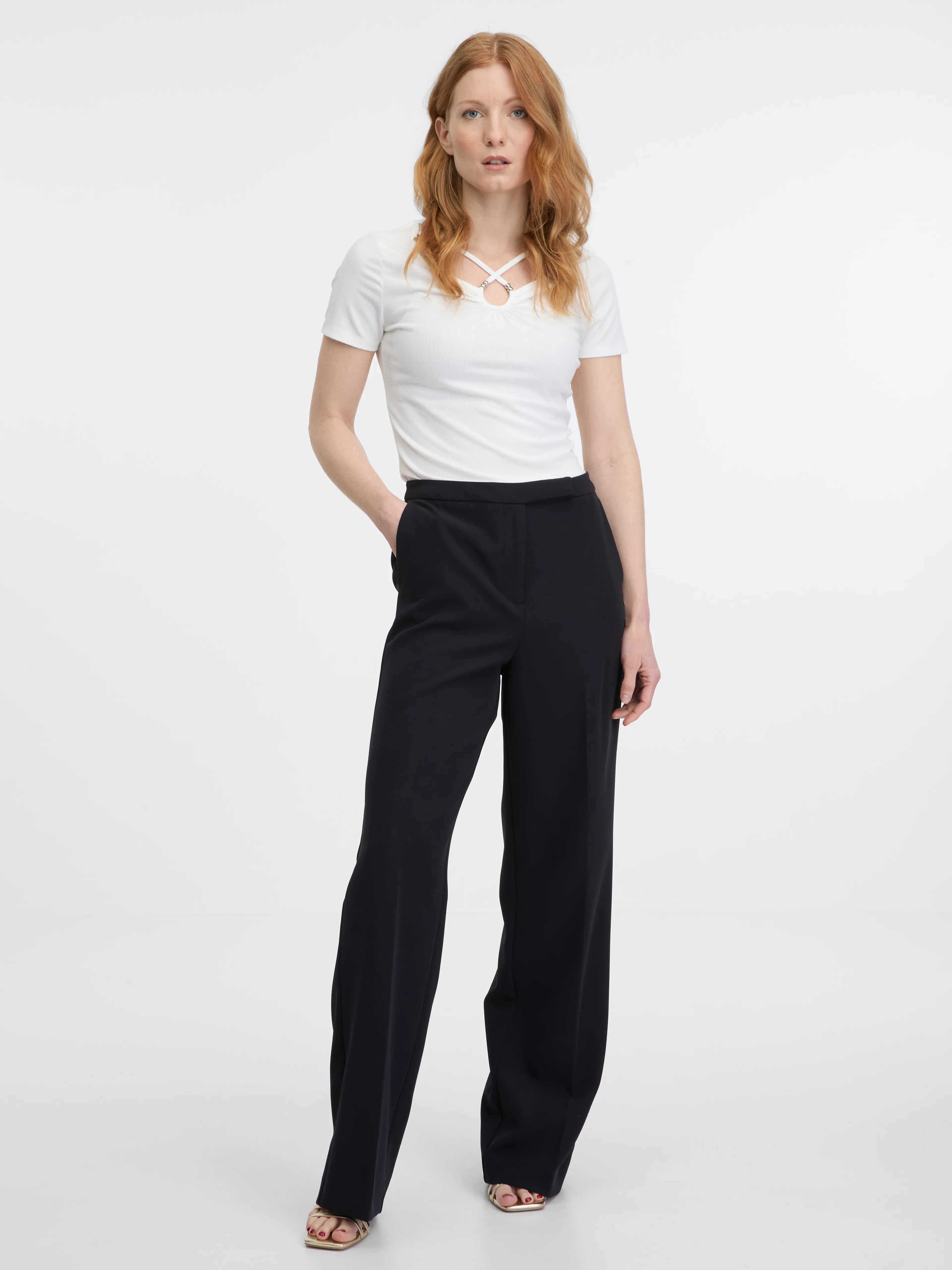 Weißes Damen-T-Shirt mit dekorativem Detail ORSAY