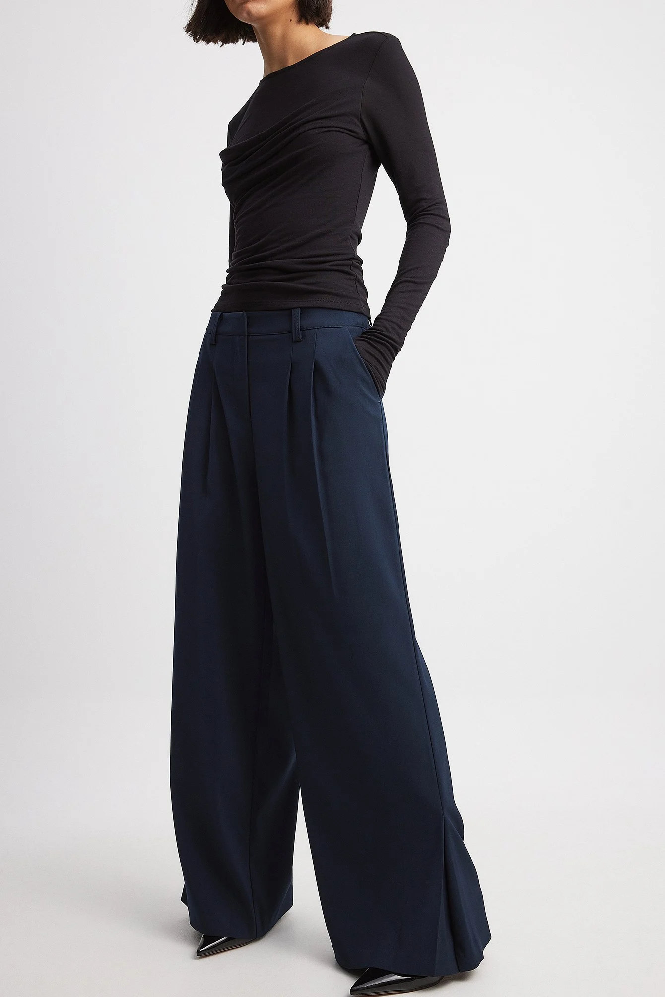 Weite Hose mit mittelhoher Taille