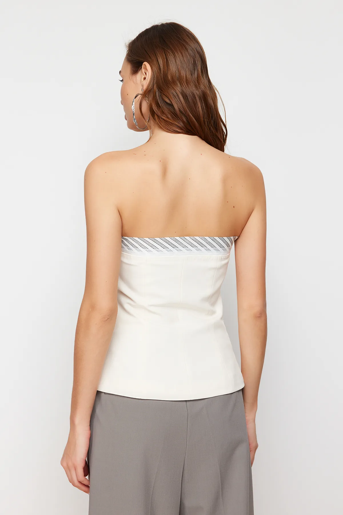Trendyol Collection  Ecrufarbene, gewebte Weste im regulären Stil TWOSS24YE00019