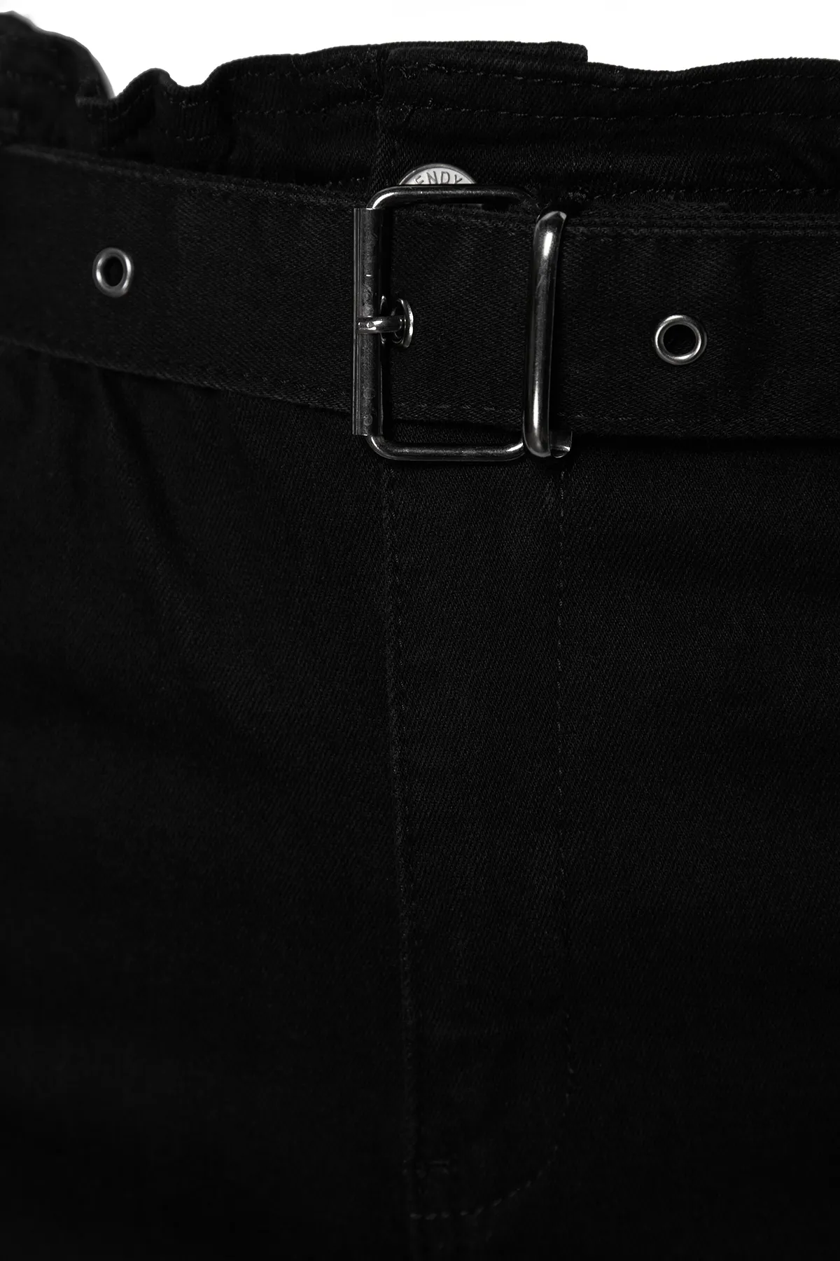 Trendyol Curve  Schwarze High-Waist-Jeans mit Gürtel und Nähten, detaillierte Straight-Fit-Jeans TBBAW24CJ00013