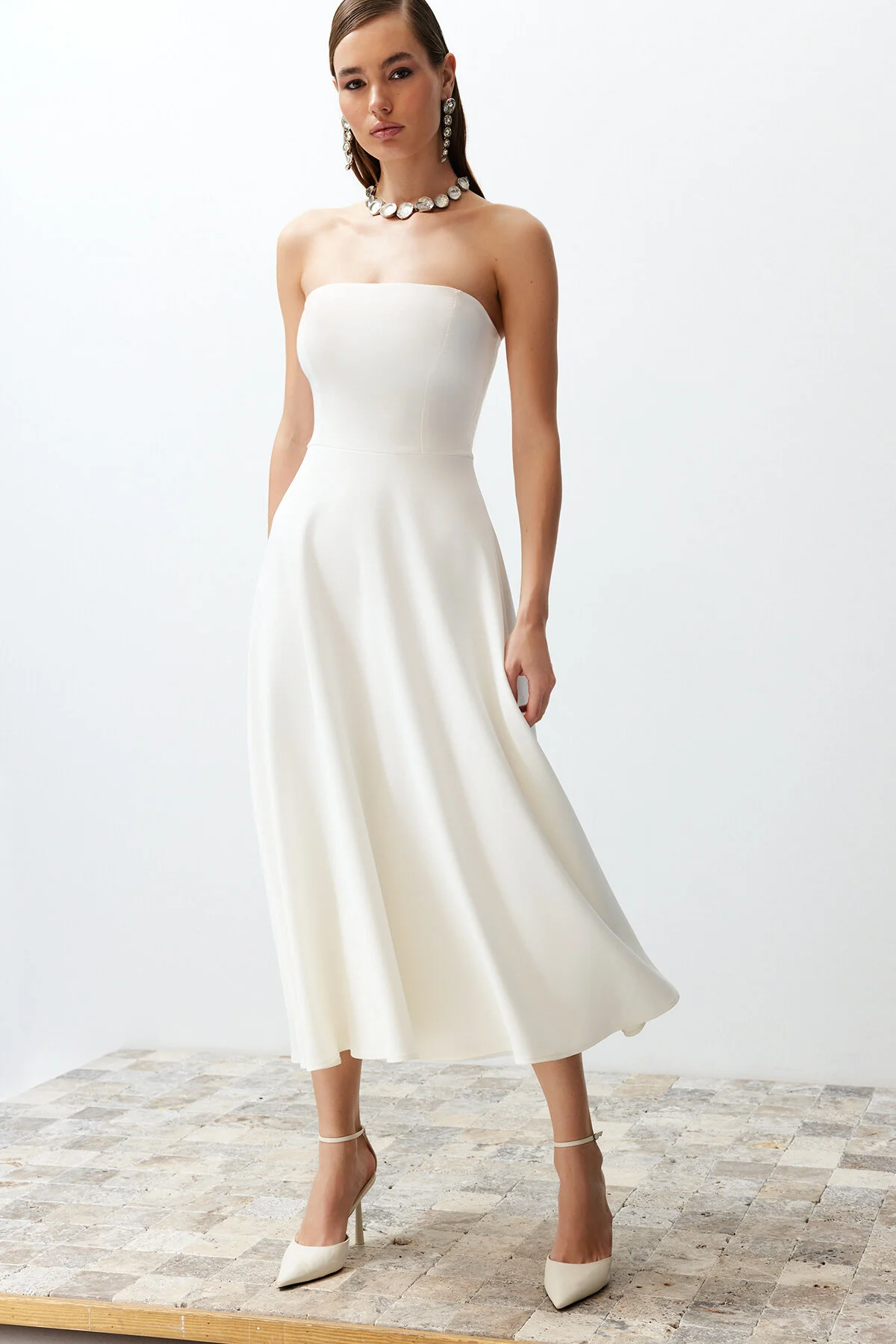 Trendyol Collection  Weißes Brautkleid mit Taillenöffnung/Skater-Hochzeit/langes Nikah-Abendkleid TPRSS24EL00139