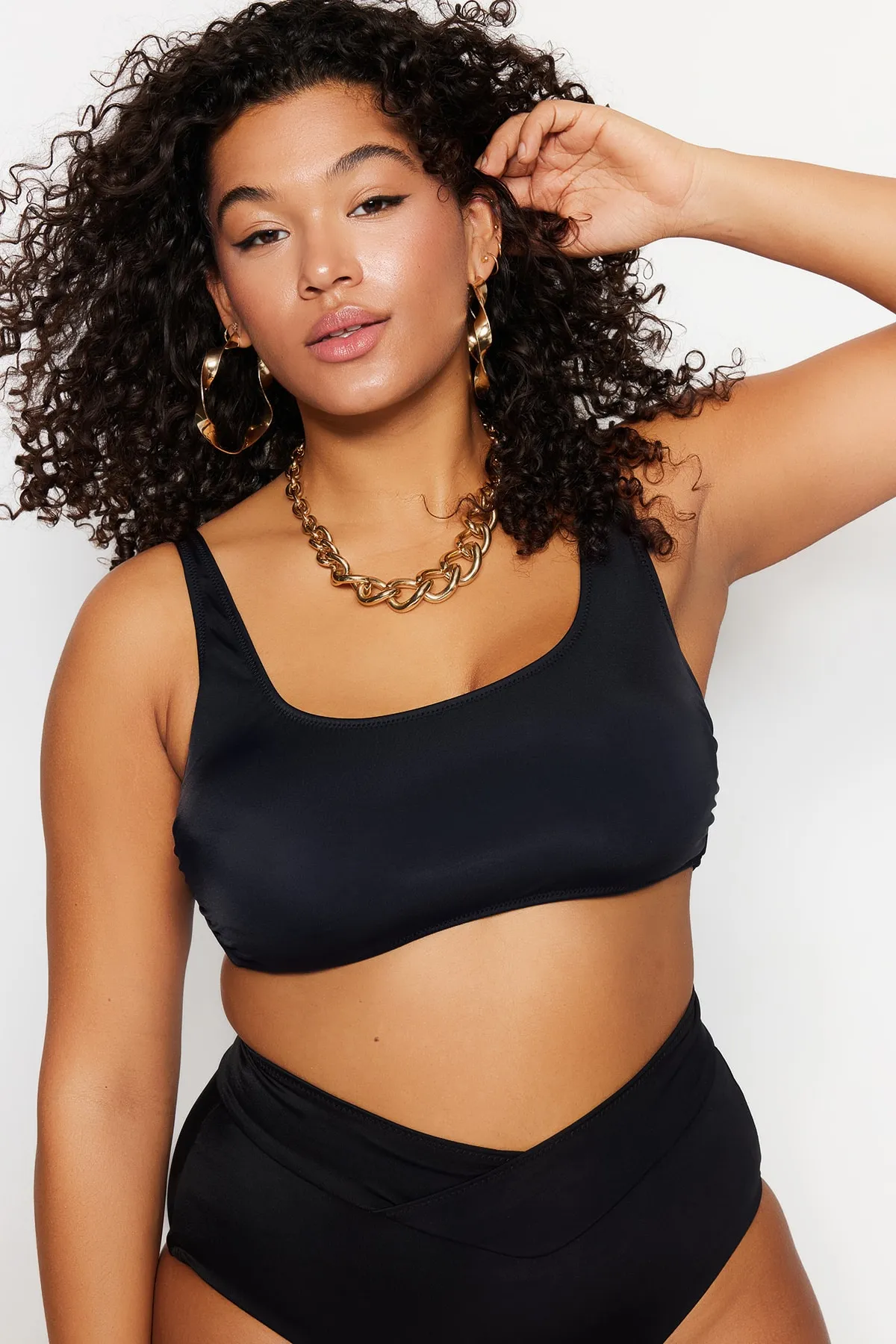 Trendyol Curve  Schwarzes Bralette-Bikinioberteil mit quadratischem Ausschnitt TBBSS23CT00005