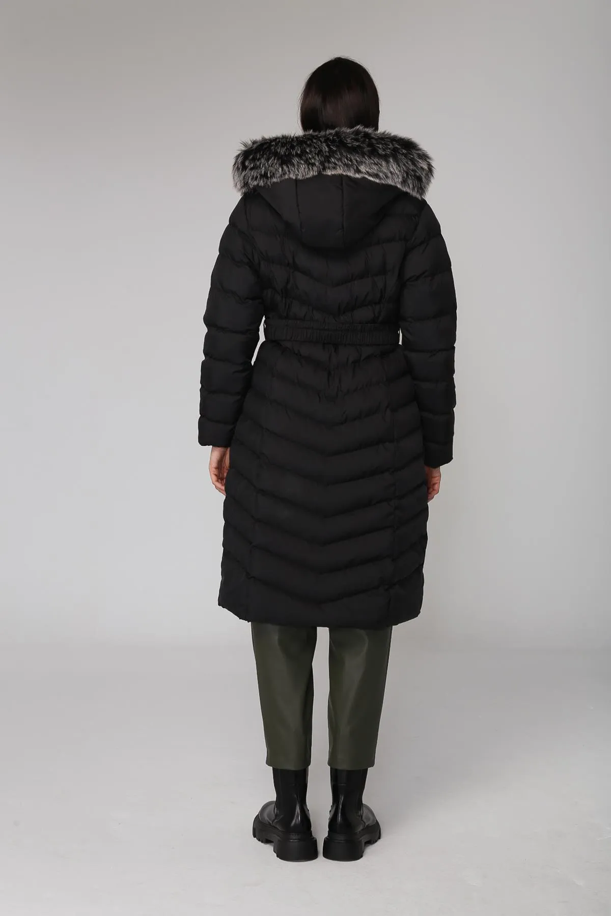 Olcay  Pelziger Puffermantel mit Kapuze und Reißverschluss, SCHWARZ 6136
