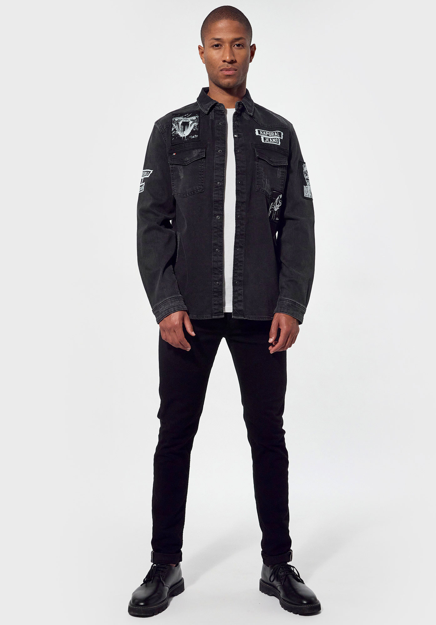TRADE  Chemise en jean slim noir Homme avec patchs tête de mort