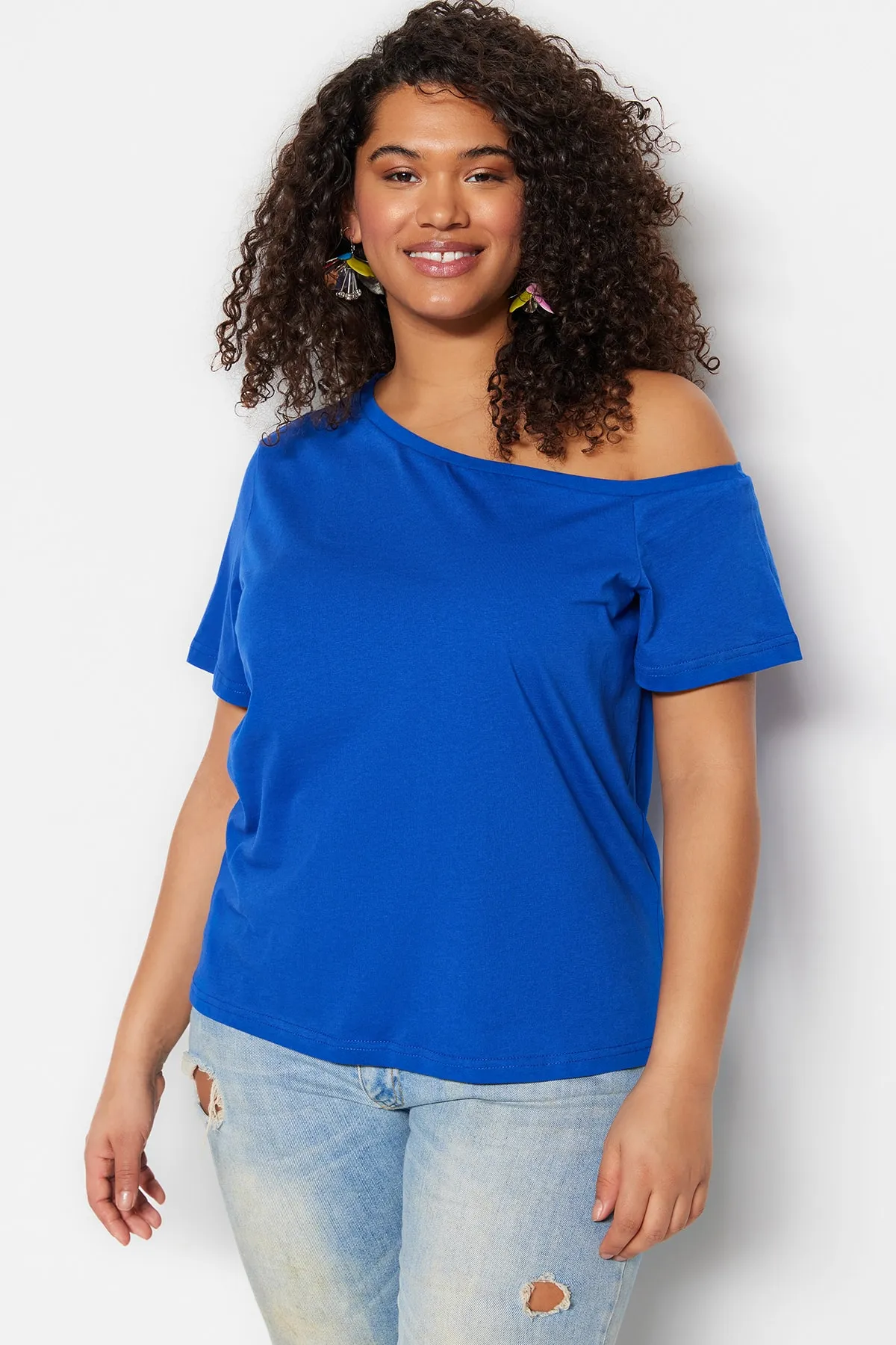 Trendyol Curve  Saks Strickbluse mit niedriger Schulter und detailliertem Schnitt TBSSS22AF0052