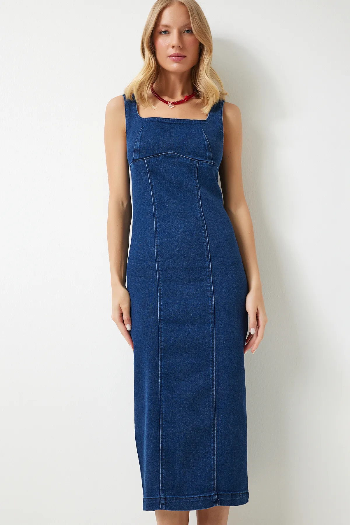 Happiness İstanbul  Blaues Midi-Jeanskleid mit Reißverschlussträgern für Damen OK00061