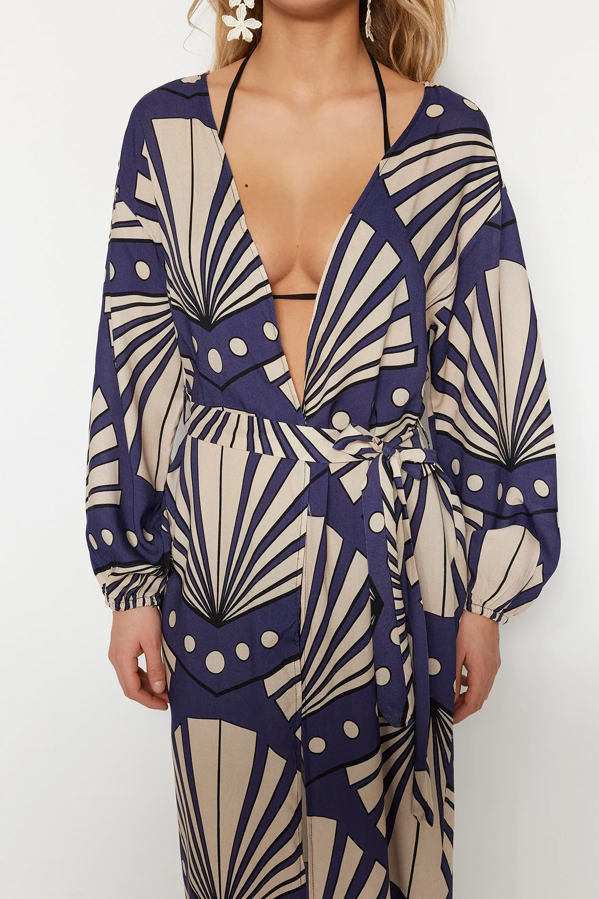 Trendyol Collection  Gewebter Maxi-Kimono und Kaftan mit geometrischem Muster und Gürtel TBESS23KM00027