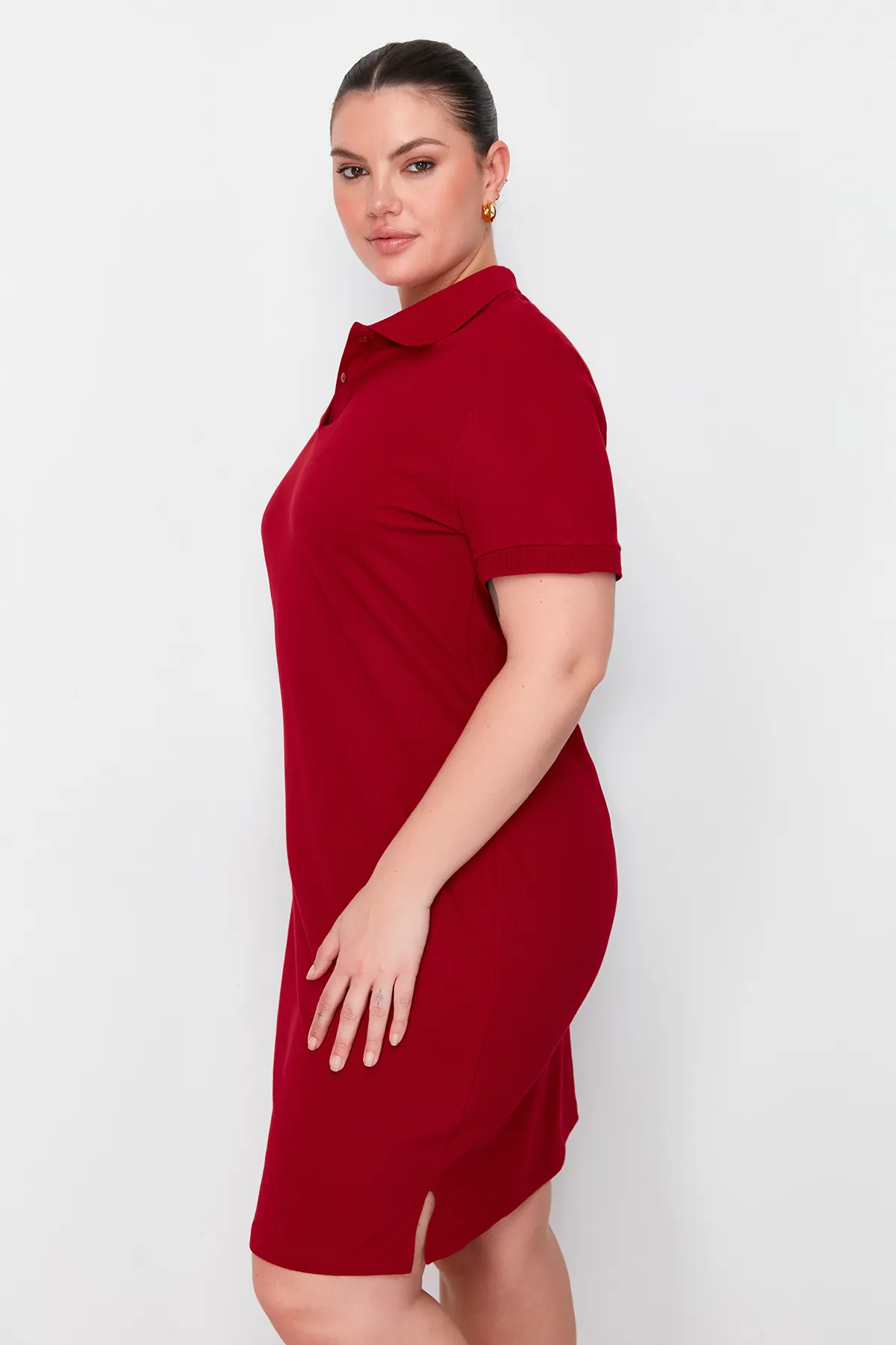 Trendyol Curve  Weinrotes Mini-Strickkleid mit Polokragen TBBSS24AH00164