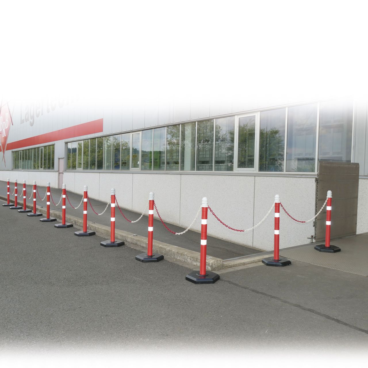 BRB Ketten- / Warnständer Komplett-Set mit 12 Kettenständern, 22 m Kette, Rohr Ø 70 mm, Höhe 1000 mm, Kunststofffuß betongefüllt