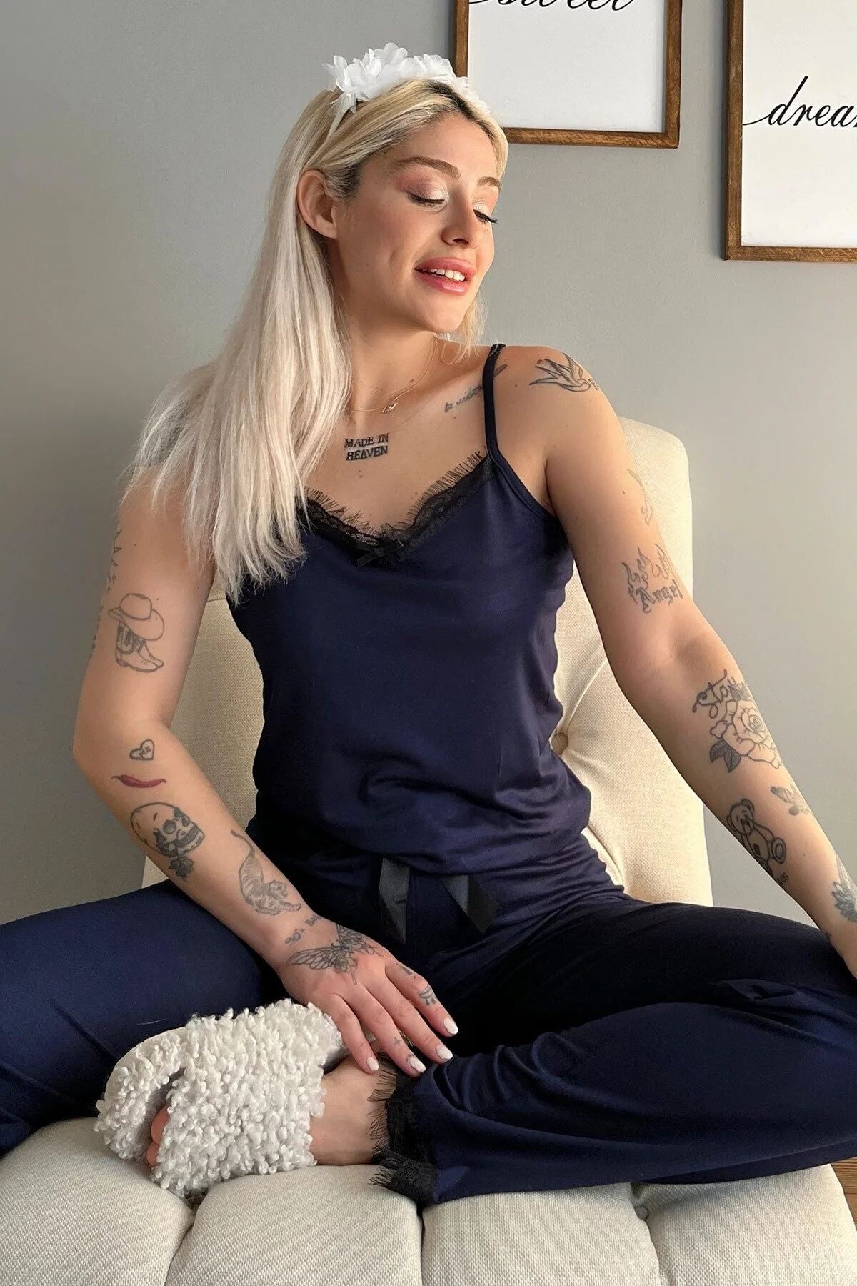 Pijamaevi  Damen-Pyjama-Set aus Marineblau mit Spitze und Seilriemen