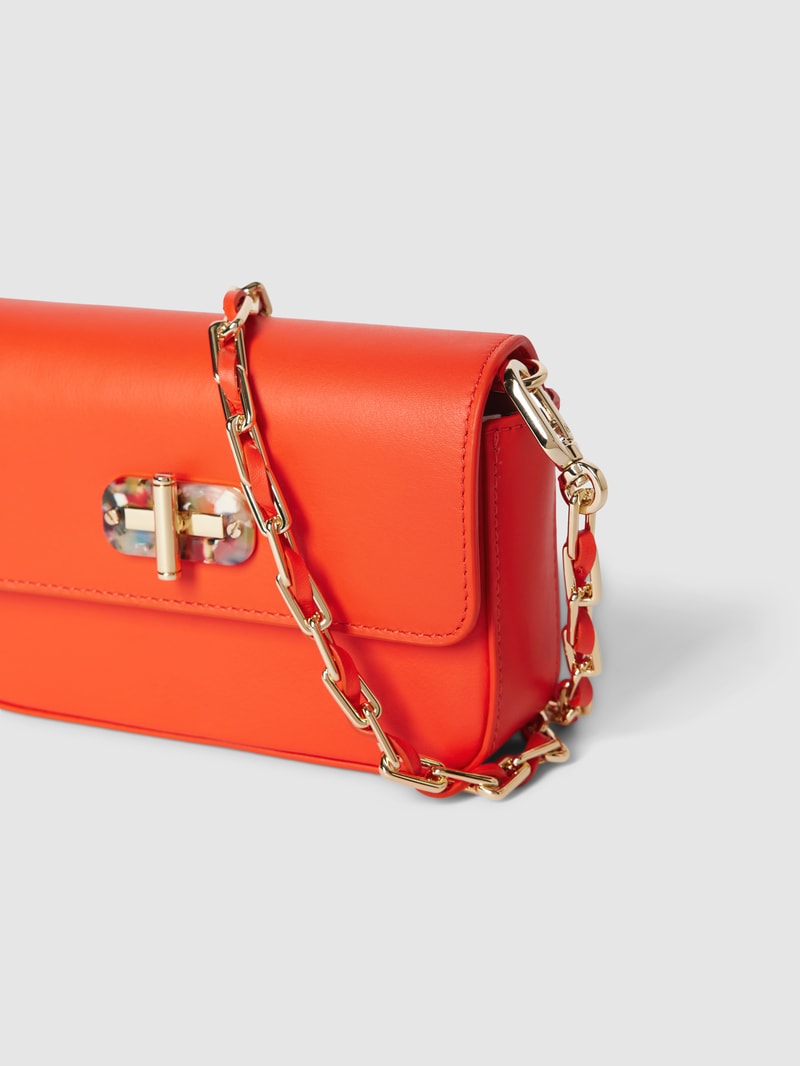 Micro Bag mit Label-Applikation in metallic Modell 'HERO' in orange