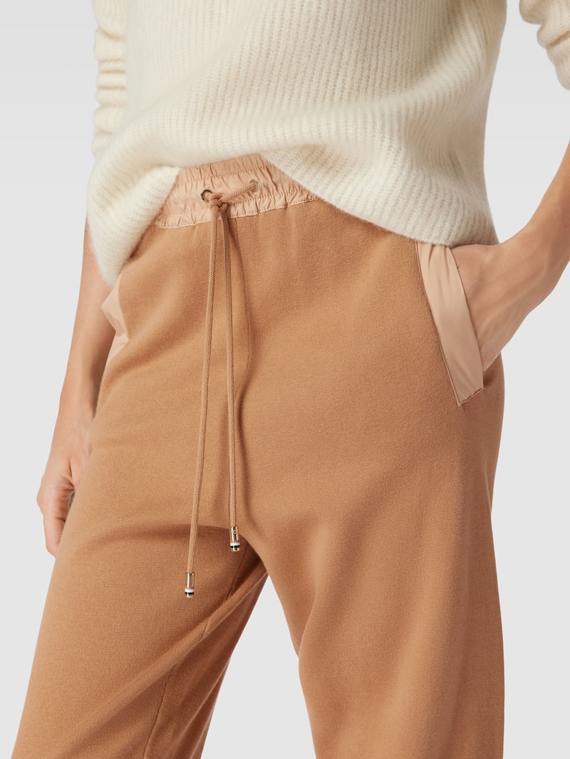 Sweatpants mit Tunnelzug Modell 'Floralia' in camel