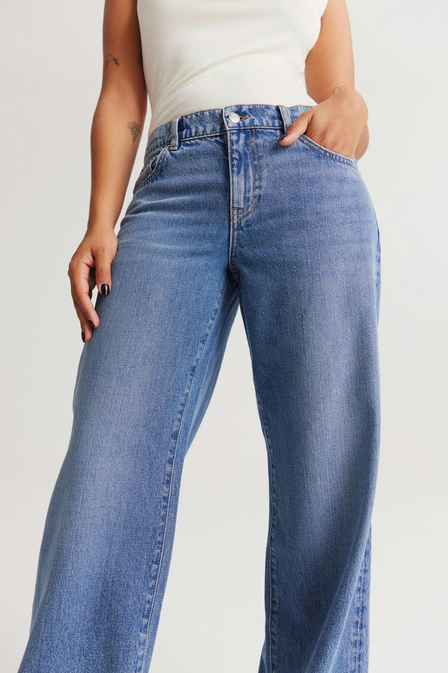 Low wide jeans