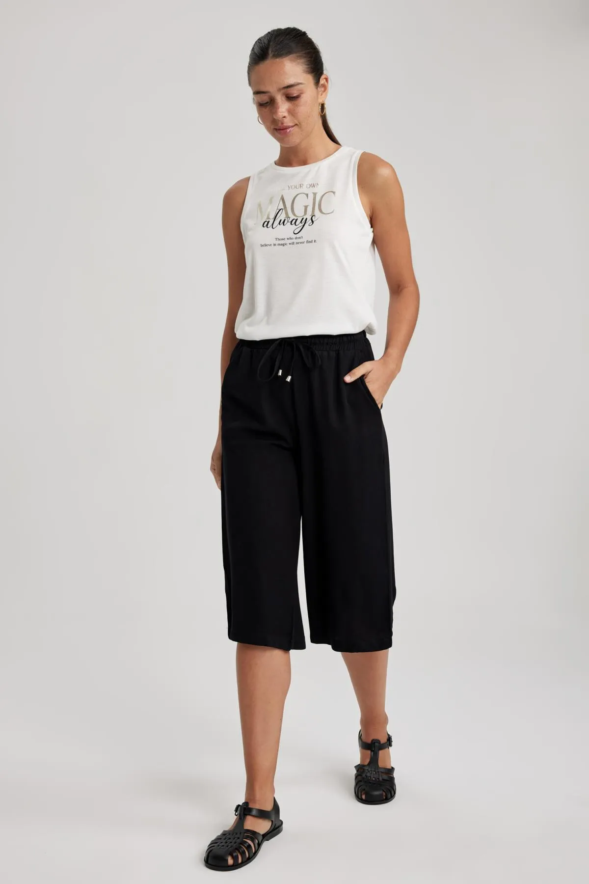 DeFacto  Capri-Crop-Fit-Viskose-Capri mit hoher Taille I6798az23sm