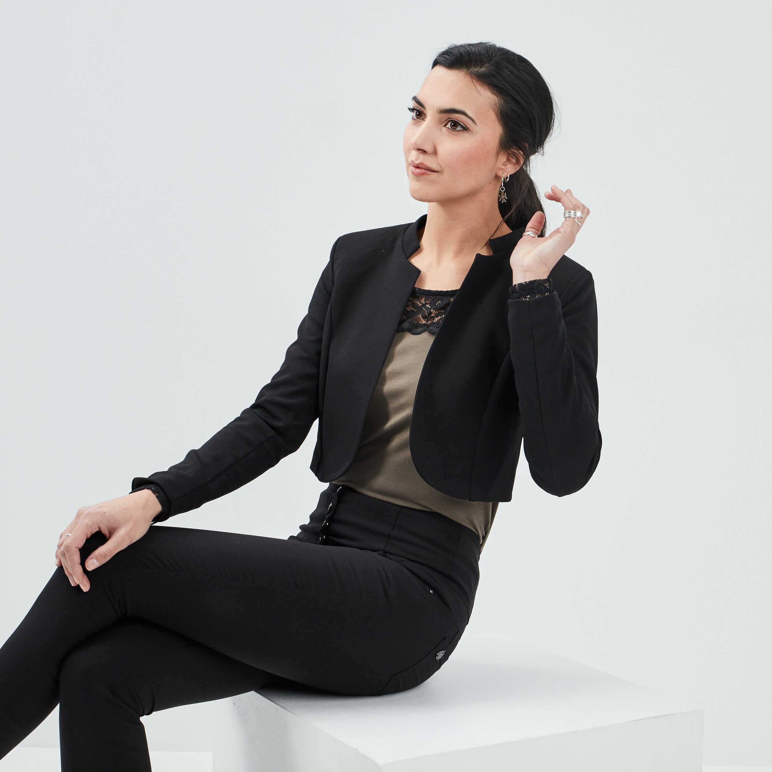 Veste droite cropped manches longues noir femme | La Halle