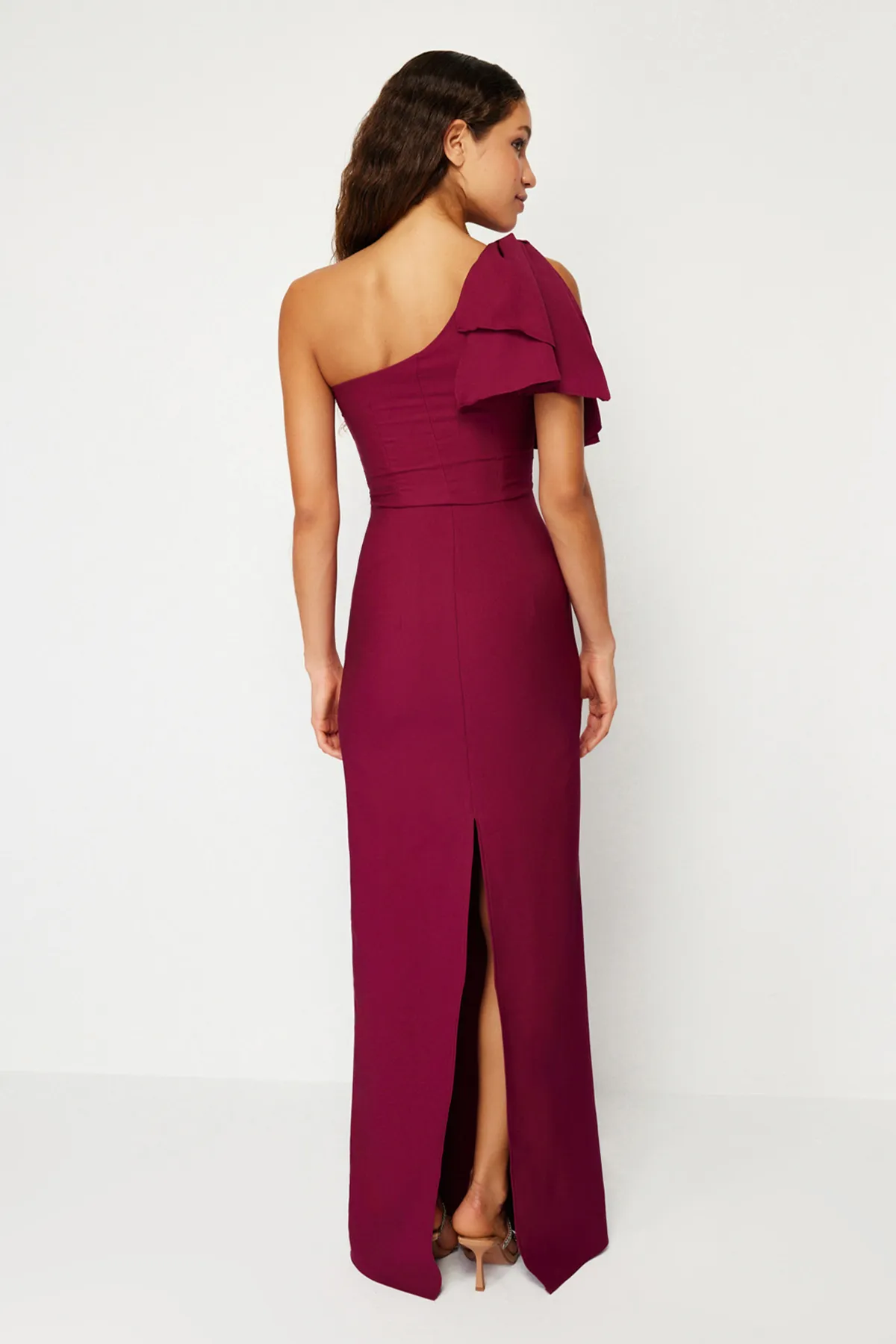 Trendyol Collection  Pflaumenfarbenes, gerade geschnittenes, gewebtes Abendkleid und Abschlusskleid TPRSS23AE00095