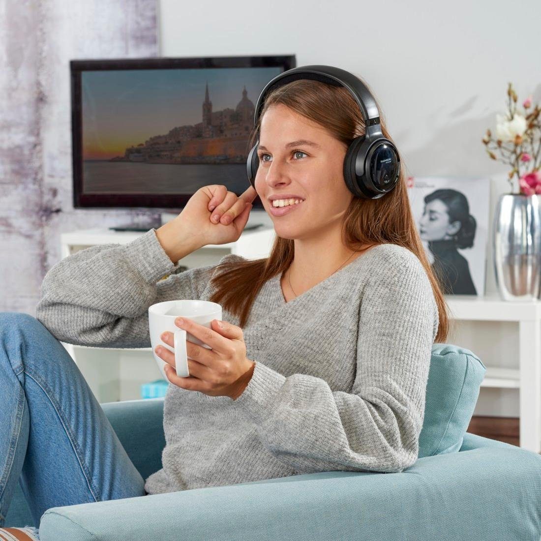 Thomson Kabelloser Funkkopfhörer mit Ladestation für TV, PC oder Hi-Fi-Anlage Funk-Kopfhörer (Leichter Over Ear Kopfhörer, Lautstärkeregelung, große Reichweite)