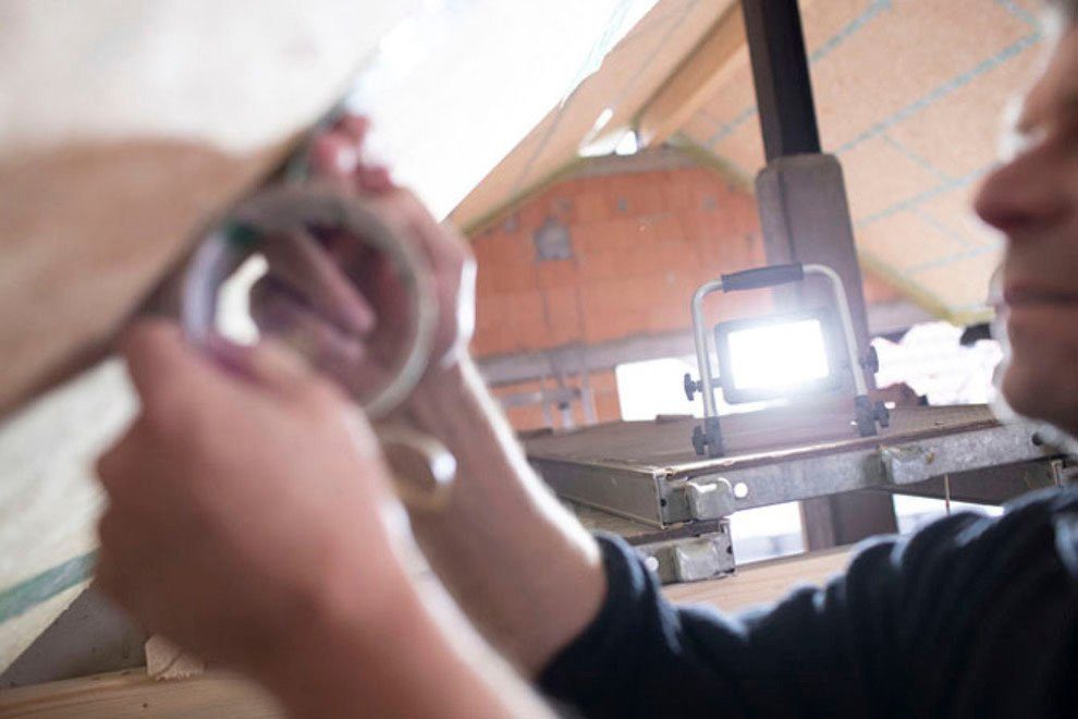 Brennenstuhl LED Baustrahler EL 2000 MA, Ein-/Ausschalter, USB-Anschluss mit Ladefunktion, mehrere Helligkeitsstufen, LED fest integriert, Tageslichtweiß, mit Powerbank-Funktion