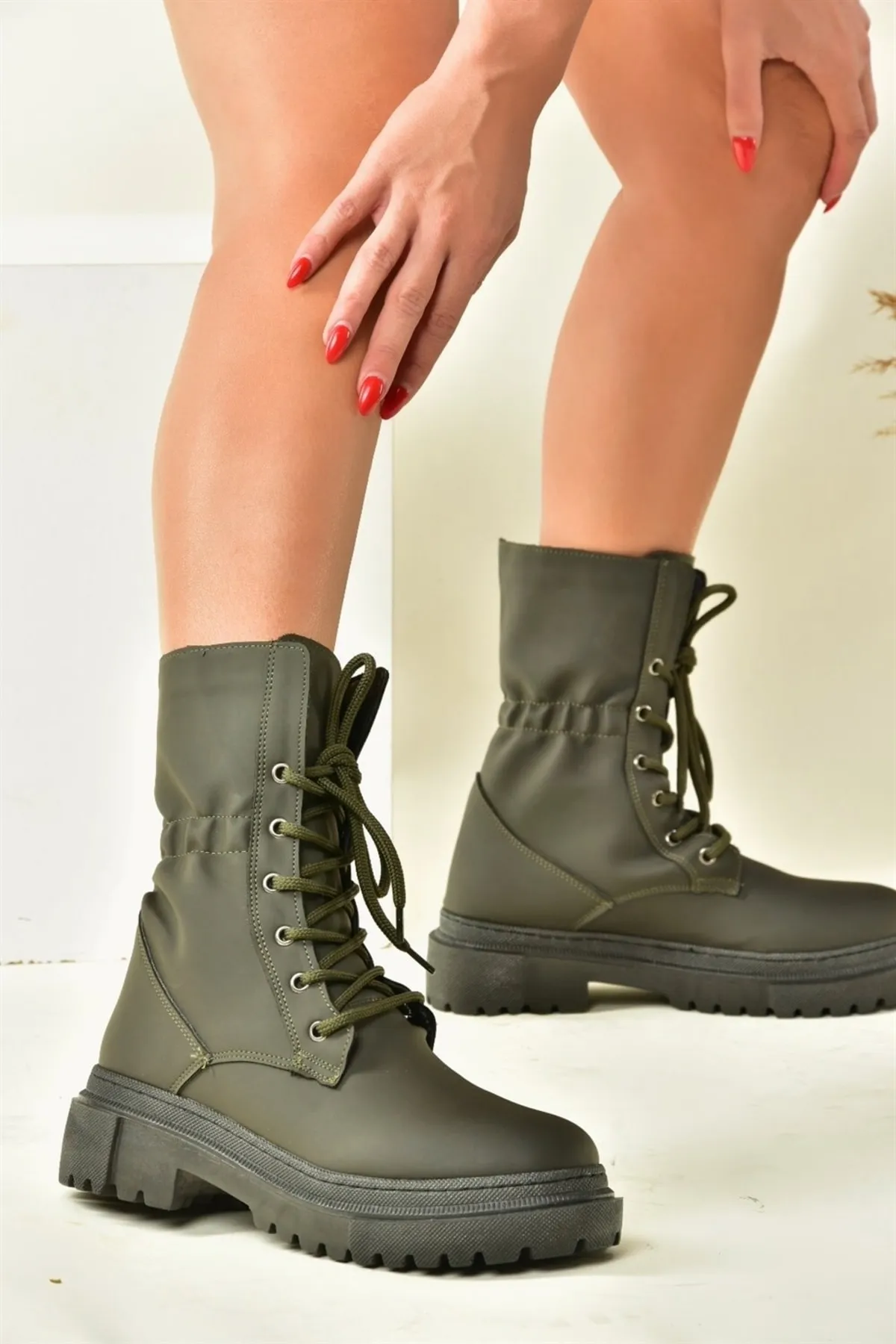 Fox Shoes  Khakifarbene Damenstiefel mit dicker Sohle N973388909