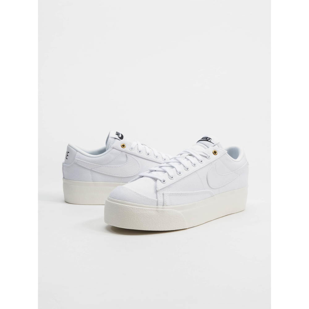 Nike Blazer Low Platform Cnvs DV7475-100 / weiss