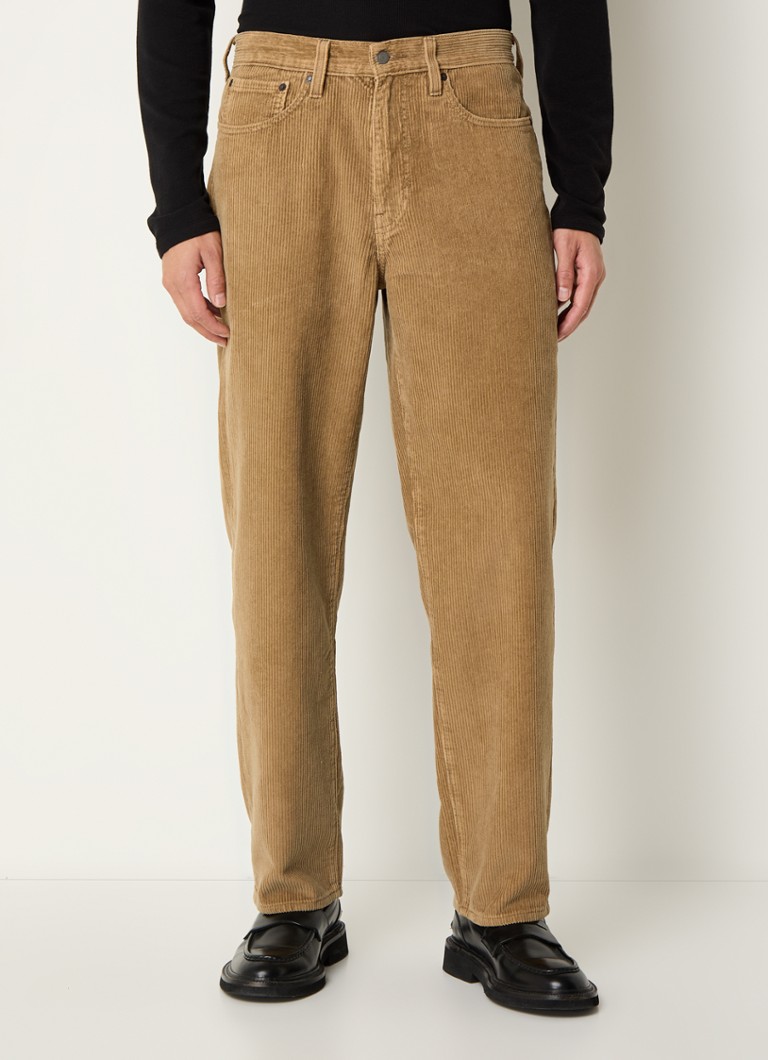 Pantaloni chino Levi's 568 din catifea reiată, cu croială dreaptă, cu buzunare laterale.