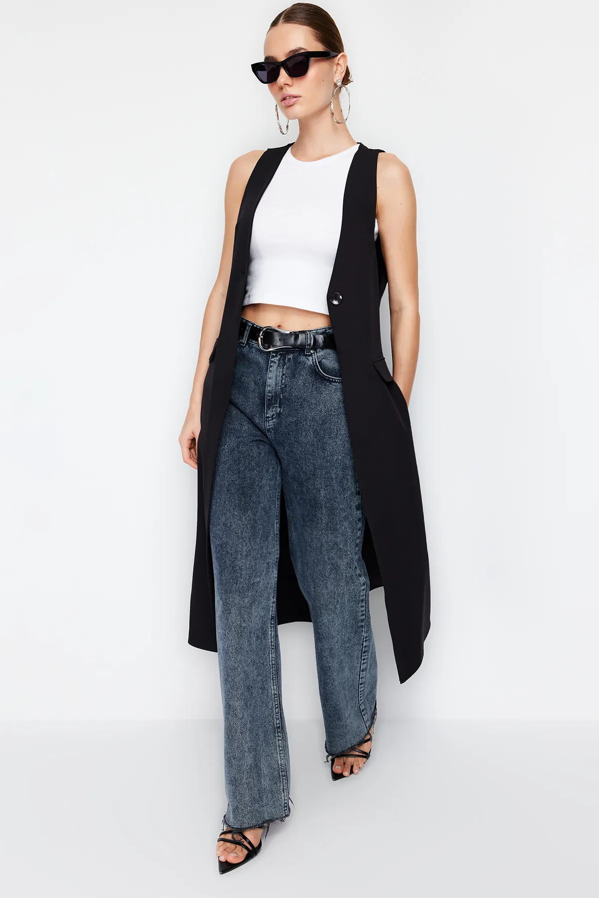 Trendyol Collection  Schwarze, taillierte, lange Weste TWOSS24YE00036