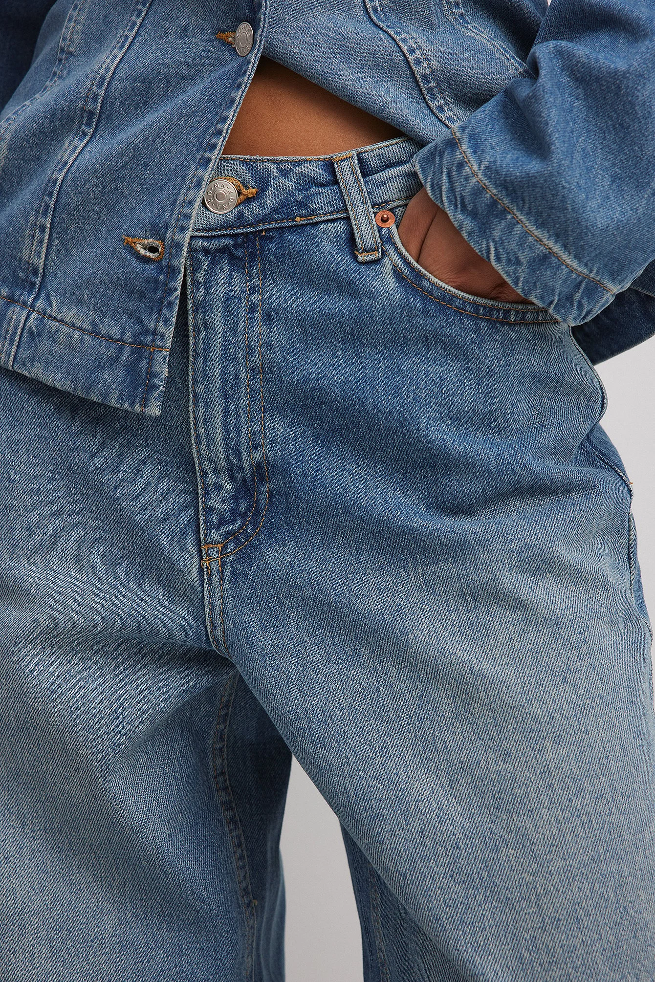 Lockere Jeans mit mittlerer Taille