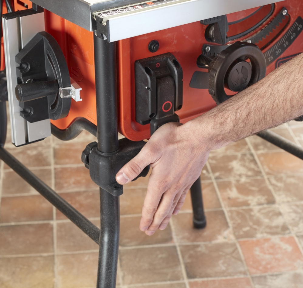 Sega da banco Black & Decker BES720-QS da 254 mm e 1800 Watt