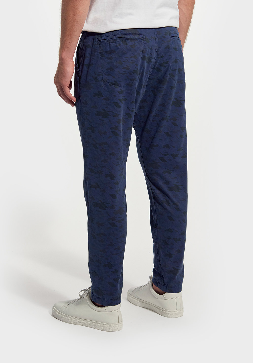 WAGON  Pantalon chino carrot slim bleu imprimé