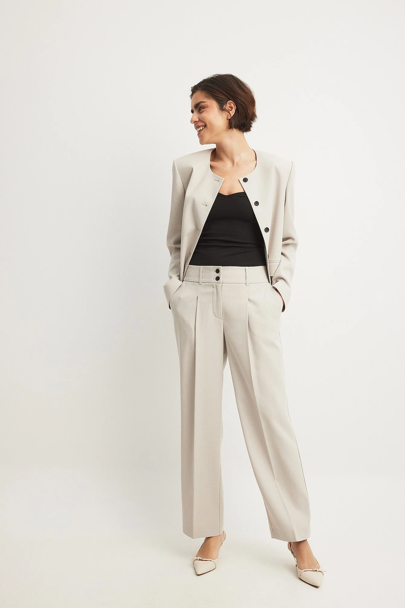 Weite Hose mit mittelhoher Taille