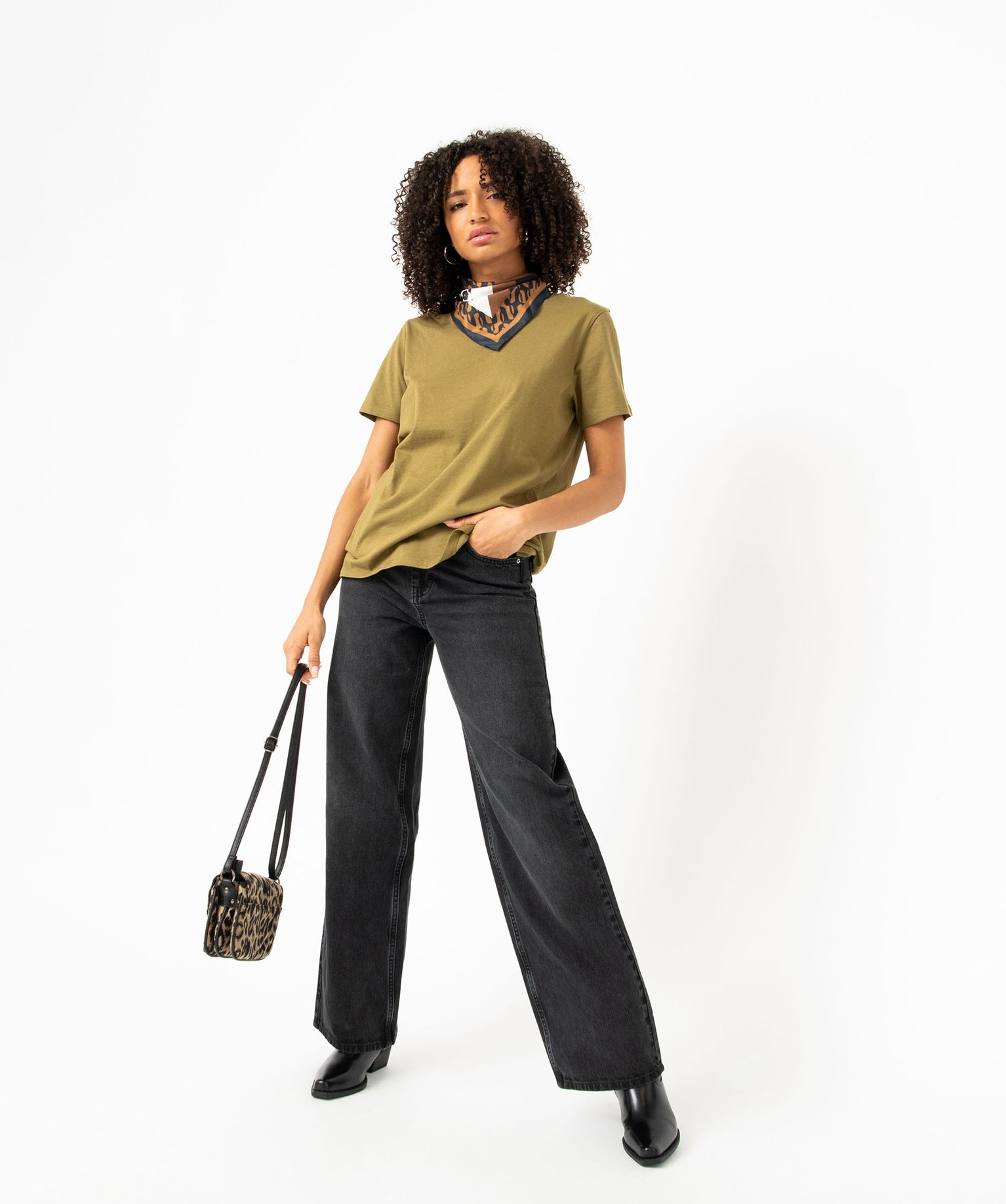 Tee-shirt femme à manches courtes et col rond kaki | GEMO